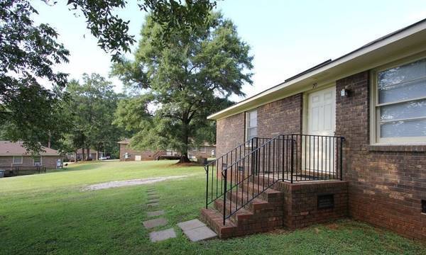 $1,195 / 2br - 900ft2 - Park-like--2bd--OPEN TODAY--FREE APP--Brick Duplex-close to shopping (Greenville , SC)63661238674307120