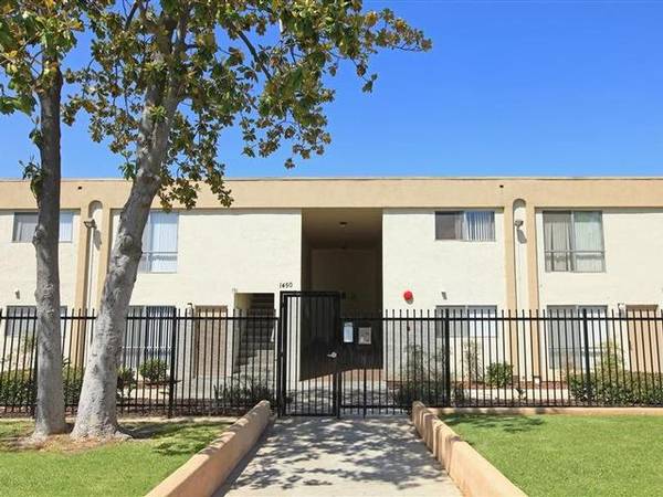 $2,482 / 2br - 900ft2 - Listo para cable, instalaciones de lavandería, administración en el lugar (Chula Vista)63663853734913122