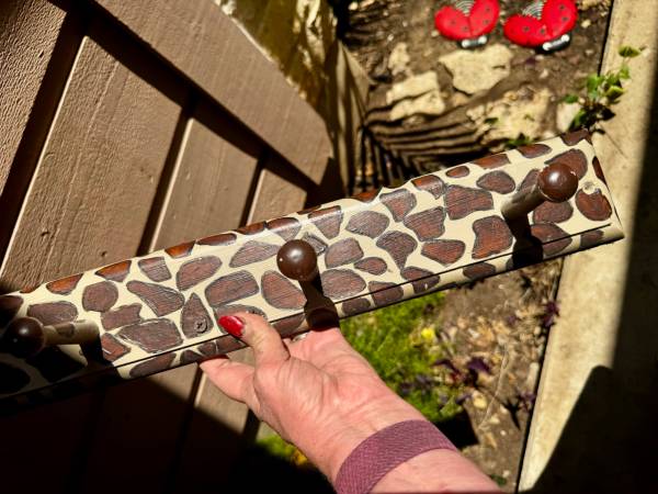 Leopard Hook Wall Rack 1