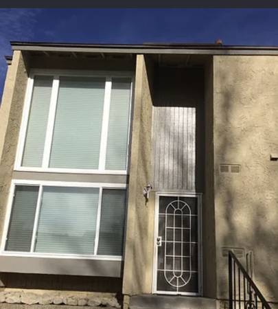 Investor/First-Time Buyer Opportunity – 3+ 1Corner Townhome, 2 Baths! 1