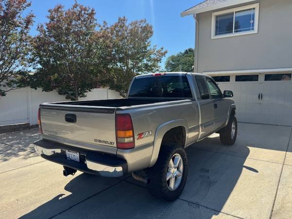 2001 CHEVY SILVERADO 1500 4X4 / ELEVADO / FUNCIONA EXCELENTE - $6,900 (FOLSOM)63619192770947124