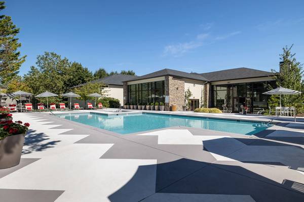 $1,605 / 1hab - 704ft2 - Pista de Bocce, Luz Natural Abundante63808058929795124