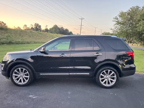 Ford Explorer Limited 4WD 2016 - $9,999 (Centreville)63616306322433122