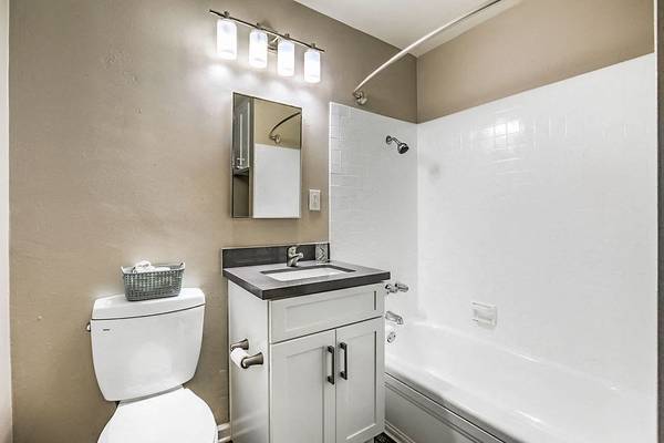 $1,725 / 395ft2 - Spanish Speaking Staff, Custom Cabinets, Window Coverings64035739292675124