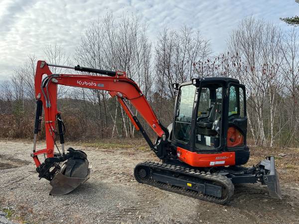 Kubota KX040 mini-excavator 1