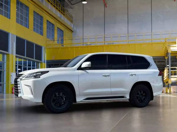 2021 Lexus LX 570 Three-Row - $66,399 (Brandford, CT)63618956690177123
