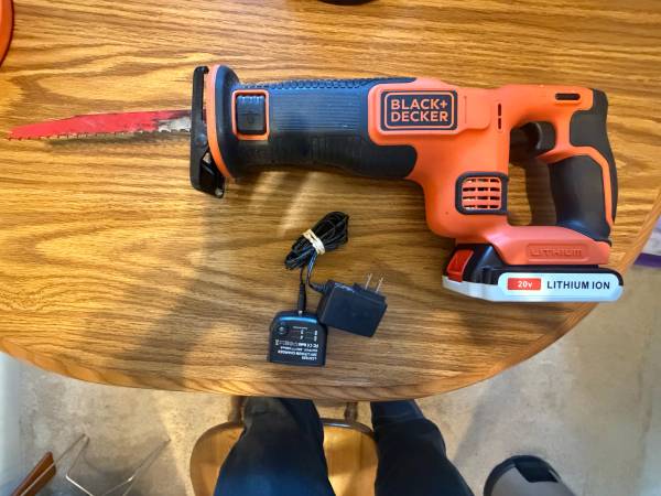 Black and decker 20 v reciprocating saw 1