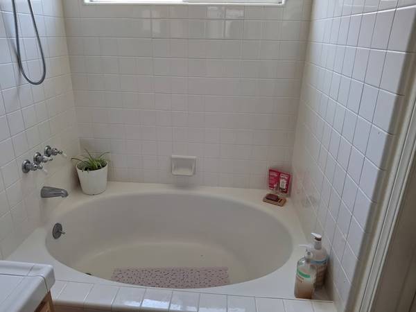 $1,500 / 1br - Large Master Bedroom Suite (half moon bay)64030486337923122