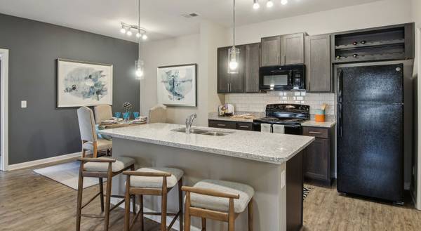 $2,049 / 3br - 1354ft2 - Amazing Specials going on now! 3 bedroom with sunroom (Asheville)64029209671042121