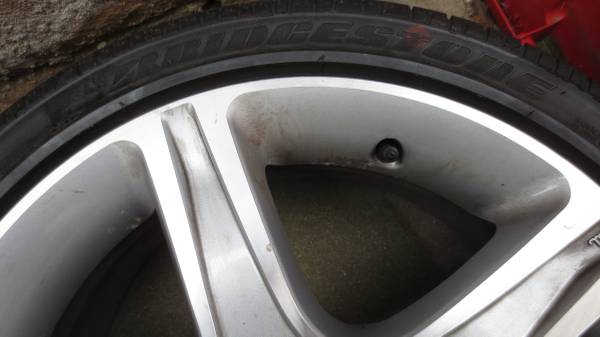 Nuevo neumático OEM Lexus IS300 2001-2005 y llanta de 17" - $140 (sur de San Francisco)63471458305923121