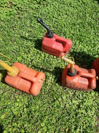 Bidones de gasolina - $1 (Pinson)63471122349059121