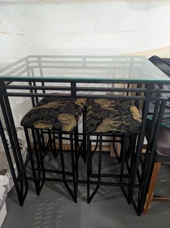 SET-AN Bar with 2 Stools 1