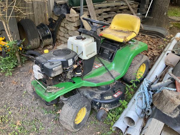 John Deere lawn tractor 1