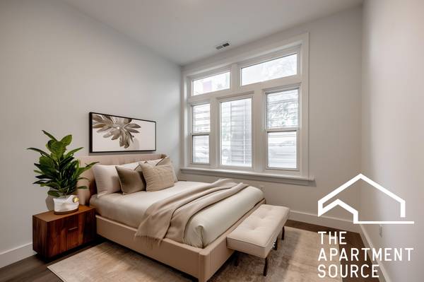 $2,425 / 3br - 1000ft2 - 3 habitaciones con lavandería en unidad, A/C y patio—sí, realmente (Humboldt Park, Chicago)63781350795907123