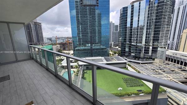 $2,600 / 420ft2 - Spacious Studio in Iconic BrickellHouse with Bay Views (Miami)64051002181122120