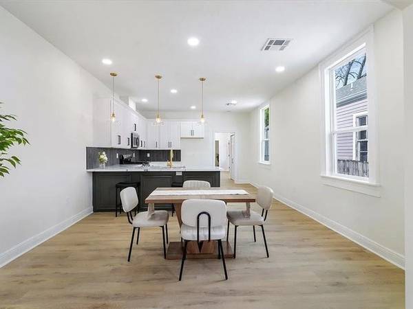 $1,500 / 2br - 1000ft2 - NOLA 2x1, 1000sf Apt w/ New Roof & HVAC Nr Canal St, Parks & DT (Mid-City ""||"" 10 Mins to Canal St, I-10, Shops & Dining)63792245954817123