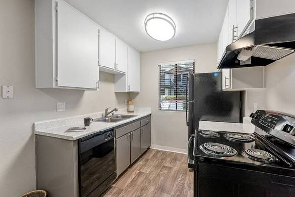 $1,975 / 2br - 850ft2 - Move In Special!! One Month FREE with a 12-15-Month Lease!63701744259585121