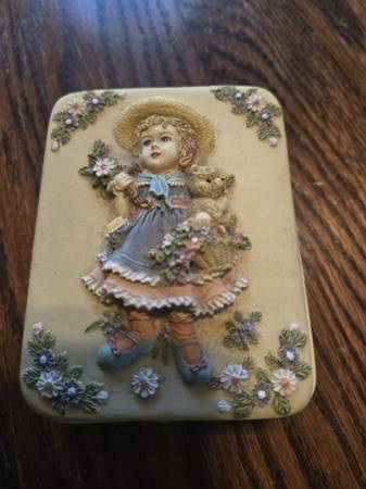 Vintage Carved Resin Trinket Box 1
