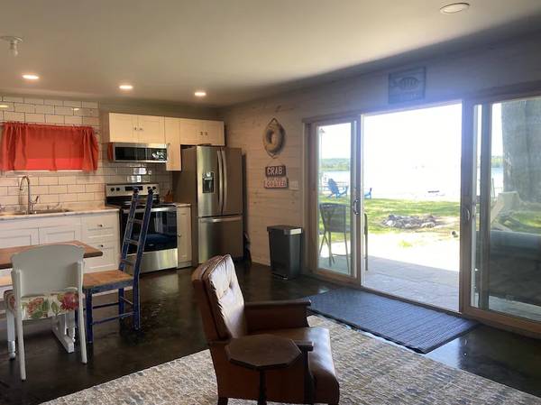 $1,200 / 2br - House Rental - Platte Lake (Honor, MI)64037723426307122