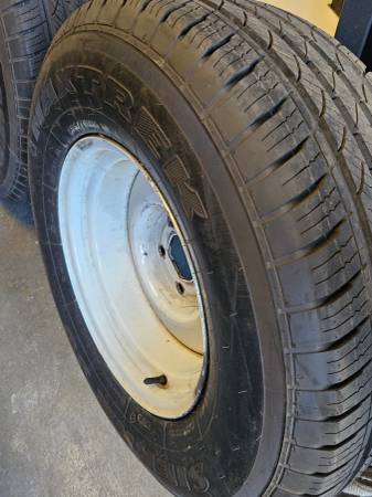 C10 5x5 lug pattern smoothie wheels with 255/70/15 tires - $650 (Modesto, CA)63471203397249122