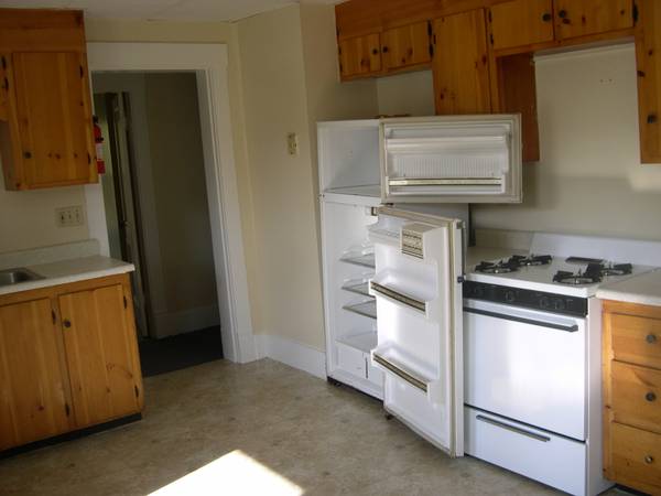 $850 / 2br - 111 Lake rd (Newport)63976980262786124