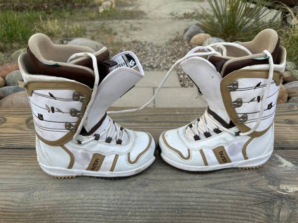 Womens Burton Snowboard Boots - Size 6 (women's specific model) 1