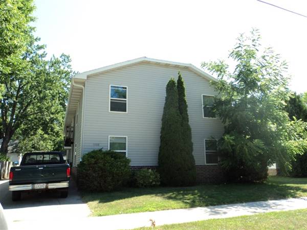 $1,200 / 4br - 1100ft2 - 2026 UW-Oshkosh 4 Bedroom - Leases starting September 2026 (Oshkosh)63845970117251120