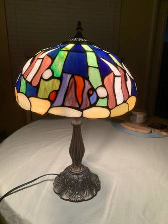Gorgeous tropical Tiffany style table lamp 1
