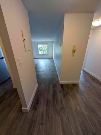 FERNWOOD – 2 bdm 3rd floor corner unit - Vista Royale Apartments 4