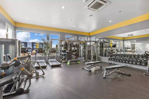 $1,386 / 425ft2 - Your new Studio is a stone's throw away from downtown Sparks (Sparks)63682273316483121