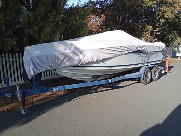 1991 21'CELEBRITY BOW RIDER 1