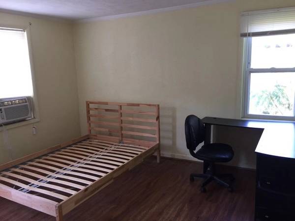 $500 / 3br - 1300ft2 - One Room available now close to CMU/DUQ/Pitt/Downtown (Pittsburgh / Oakland/ Downtown/)63664544613507121