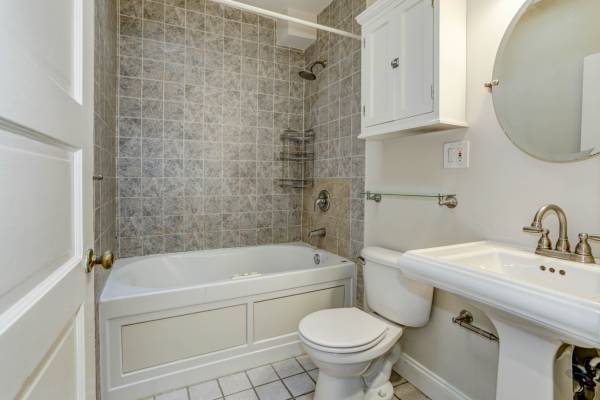 $3,395 / 2br - 850ft2 - Capitol Hill 126 N. Carolina Ave. SE63821951082497124
