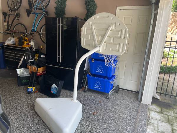 Poolside basketball goal 1