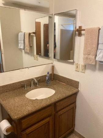 $3,200 / 2br - 2 bedroom/1bath (Kahaluu)63686745463811121