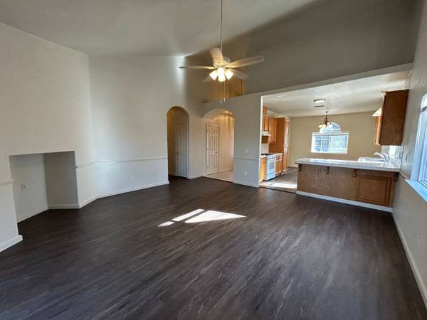 $2,275 / 3br - 1307ft2 - 3625 Incline Ct. (Riverbank, CA)63970159500675122