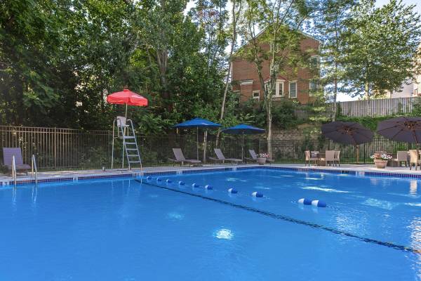 $2,016 / 2br - 965ft2 - Retiro Tranquilo con Pisos de Lámina de Vinilo y Balcón Privado! 🌿 (2246 N Beauregard St, Alexandria, VA)63896275795715120