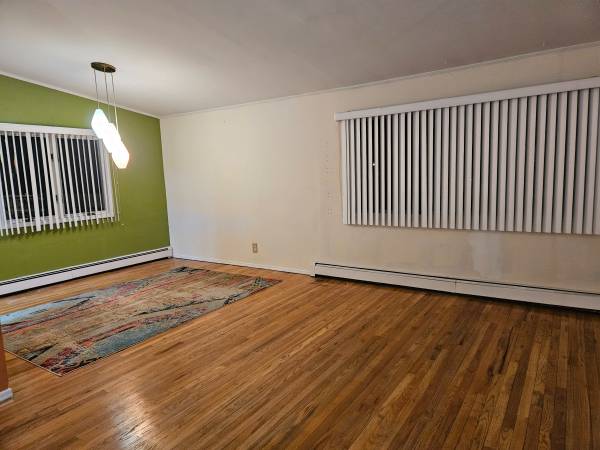 Spacious main level 1