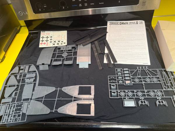 Vintage Emhar 1/35 WWI MkIV Male Heavy Battle Tank Kit #EM 4001 - $20 (Bellevue)63444089918337121