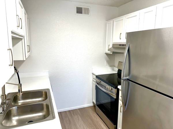 Winter Deals Are LIVE! Multiple Units • 6 Weeks FREE Rent - U@19th Apt 1