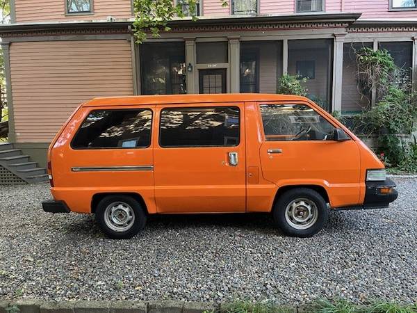 Furgoneta Toyota 1986 - $10,000 (Somerville)63469755774339120