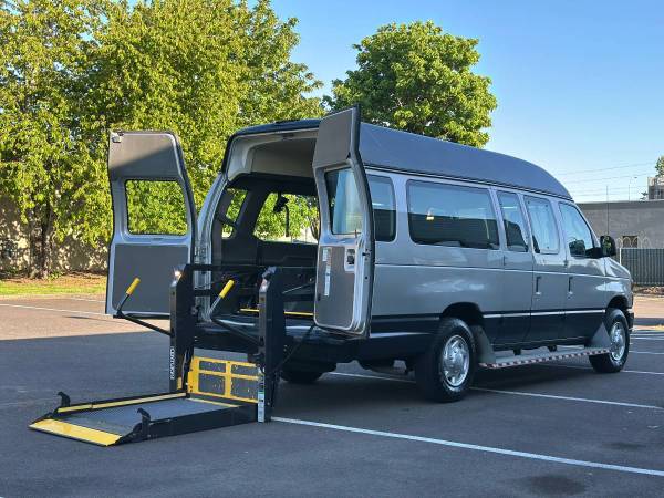 2011 Ford Econoline E250 Wheelchair Van - 1 OWNER / ONLY 49K MILES - $29,991 (Hillsboro Wheelchair Vans)63441466183811121