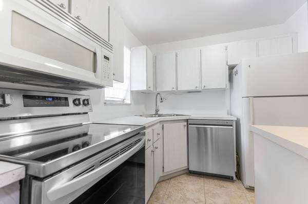 $115,000 / 2br - 819ft2 - Let's Make a Deal🏡Updated Riverside Second Floor 2/1 Condo (Monterey Yacht & Country Club)63867159026049122