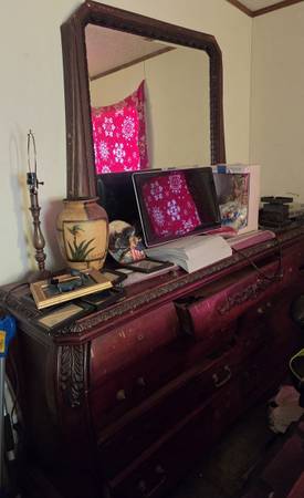 Dresser 1