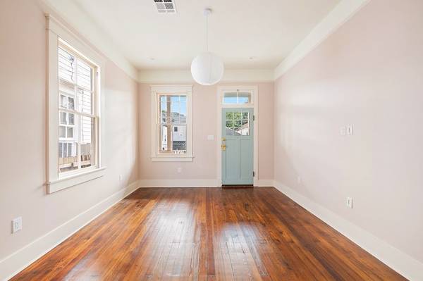 $1,950 / 2br - Historic + Modern Blend: 2BR/1BA Shotgun near Fair Grounds & Esplanade (Midcity)64151633057027121