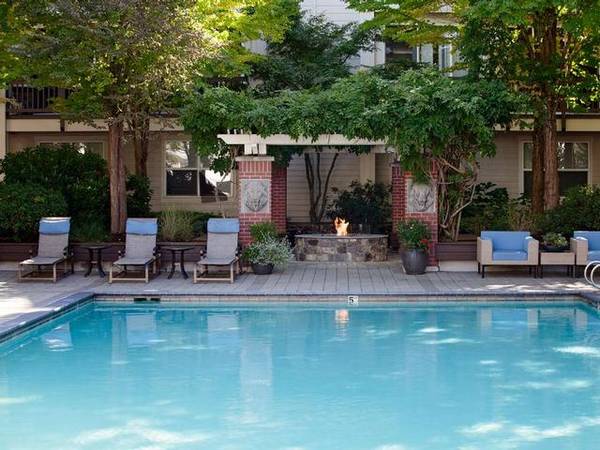 $2,278 / 2br - 1400ft2 - Cozy, Wood-Burning Living Room Fireplace, Valet Trash Pickup (Hillsboro)63820795473283120
