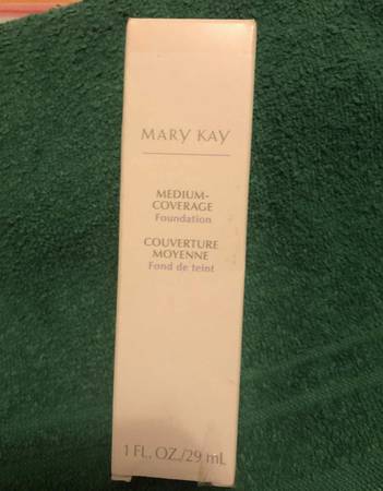 NEW IN BOX Medium Coverage Foundation COLOR IVORY 1
