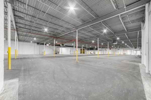 $1 Versatile Cleveland Warehouse: 16K-18K Sq Ft, High Clear Height, Sprin (Cleveland)63907493313410122