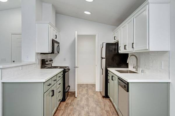 $1,722 / 2br - 912ft2 - EV Charging Stations, Playground, Vaulted Ceilings63850637929089121