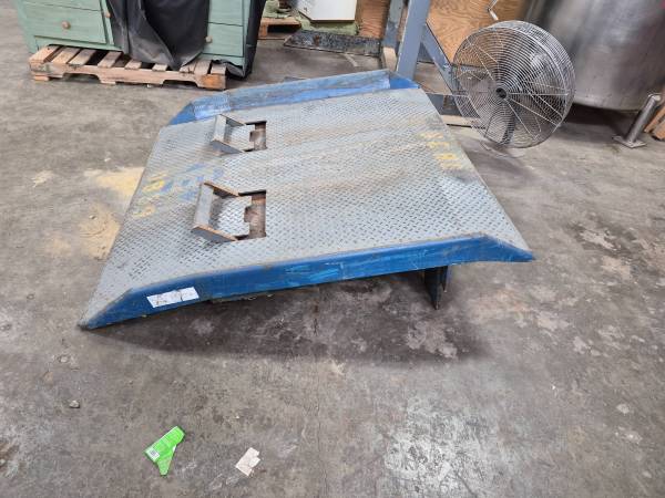 Dock leveling ramp 1